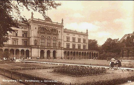 Die Universität mit dem Paradeplatz