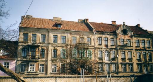 Steinerne Zeugen der deutschen Zeit hinter der Reformierten Kirche in Insterburg