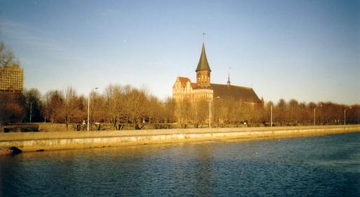 Rings um den Königsberger Dom war alles dicht bebaut; links das Rätehaus auf dem Schloßareal.