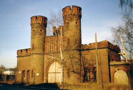 Das Friedrichsburger Tor, Friedrichsburger Straße in Königsberg; es wird wieder restauriert und soll einmal ein Museum von Peter dem Großen beherbergen