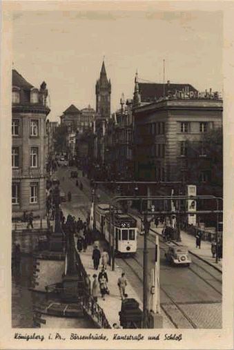 Die Kantstraße mit Börsenbrücke und dem Schloß im Hintergrund
